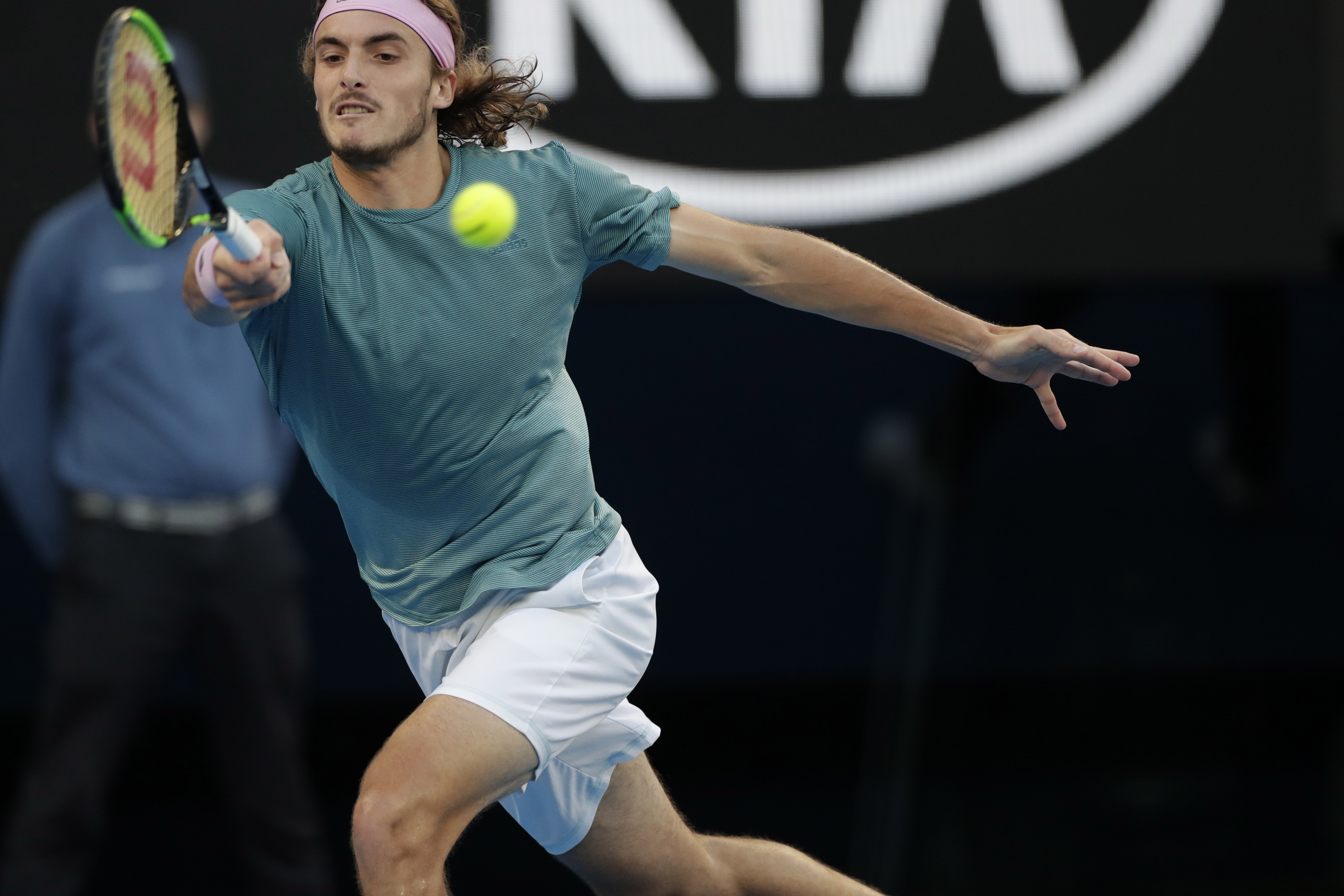 ayx世界杯2026-澳网鏖战美网，西西帕斯惊艳四座