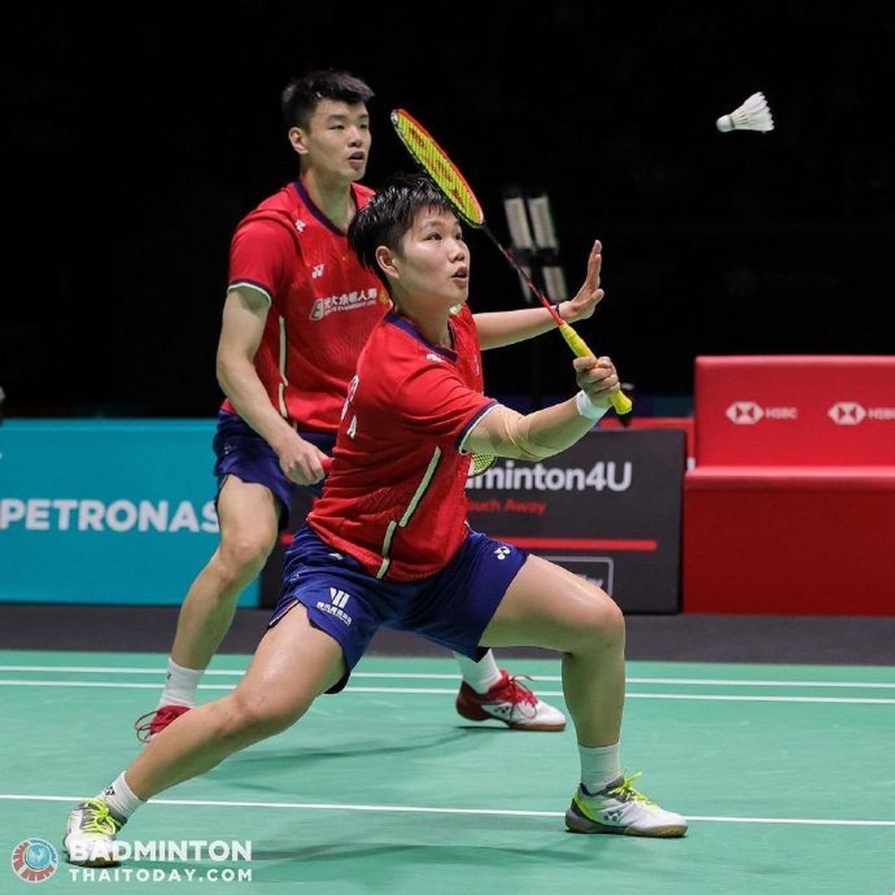 爱游戏官方-马来西亚队横扫中国队，黄鸭组合带队取胜