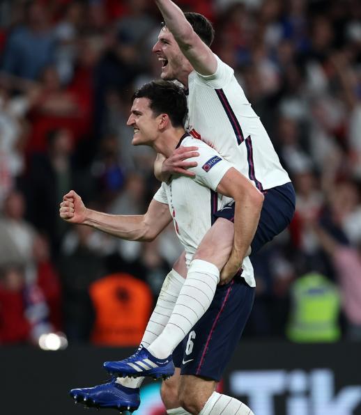 爱游戏在线-英格兰翻盘丹麦，佩德里扛起全队